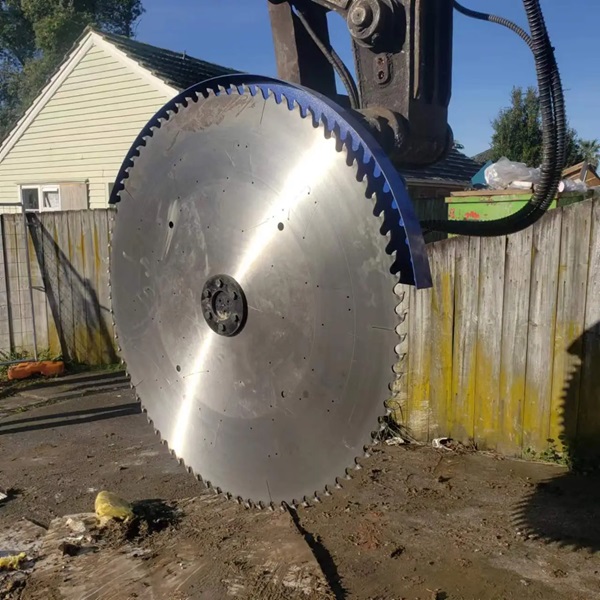 excavator-rock-saw-attachment-4.jpg