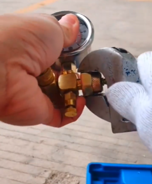 Digger Quick Hitch