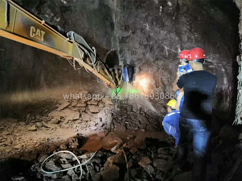 Why-opt-for-a-excavator-rock-saw-5.jpg