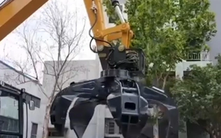 Excavator display with Scrap Grab