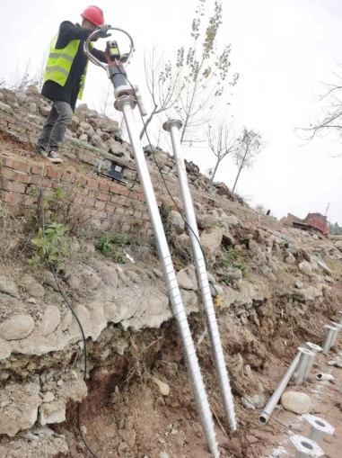 whats-advantage-of-hand-held-electrical-helical-pile-driver-compare-to-crawler-pile-drivers1.jpg